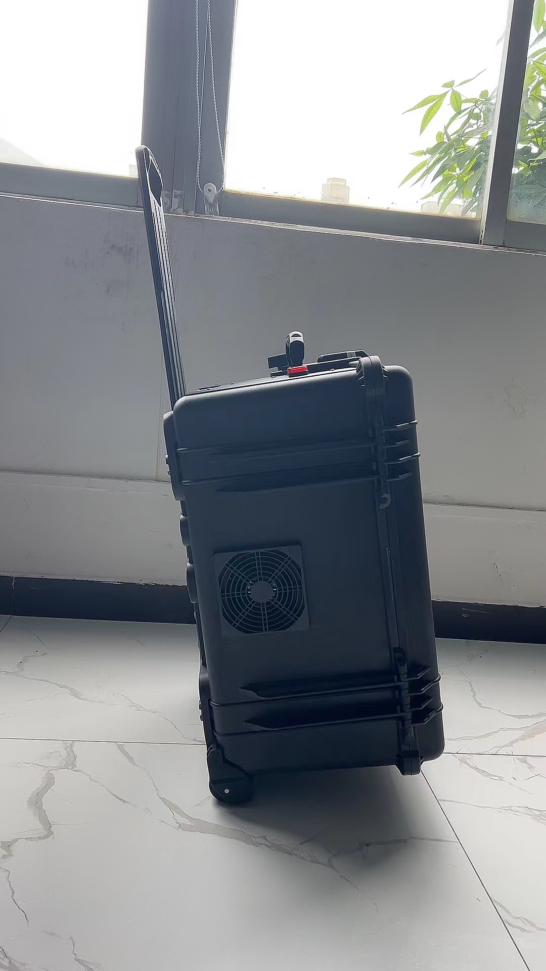 库伦手拉箱型移动通信干扰器